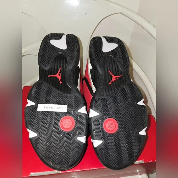 Sneakers - Picture 6 of 8